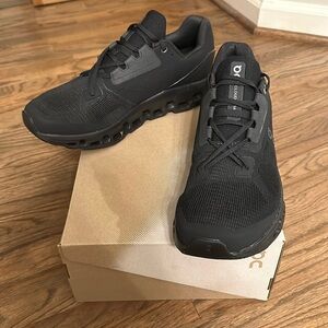 BRAND NEW On Cloud Men’s Sneaker - CLOUD STRATUS - Size 10.5 - Black
